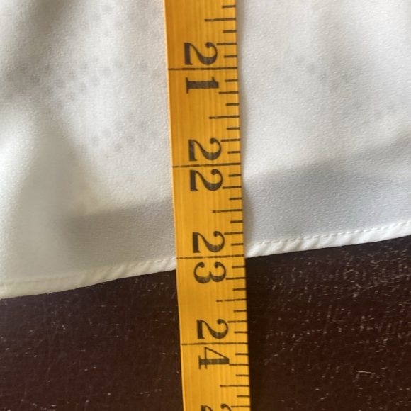 White sleeveless lined top - Picture 5 of 6